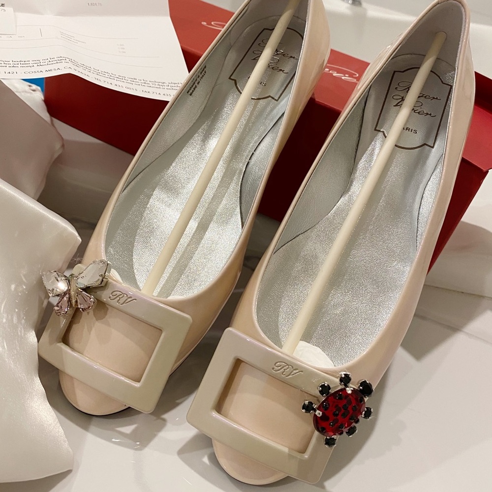 SOLD！NEW Roger Vivier Special Edition Flats